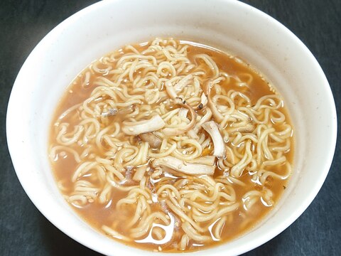 椎茸の軸で出汁を取った気分になれる胡麻味噌ラーメン